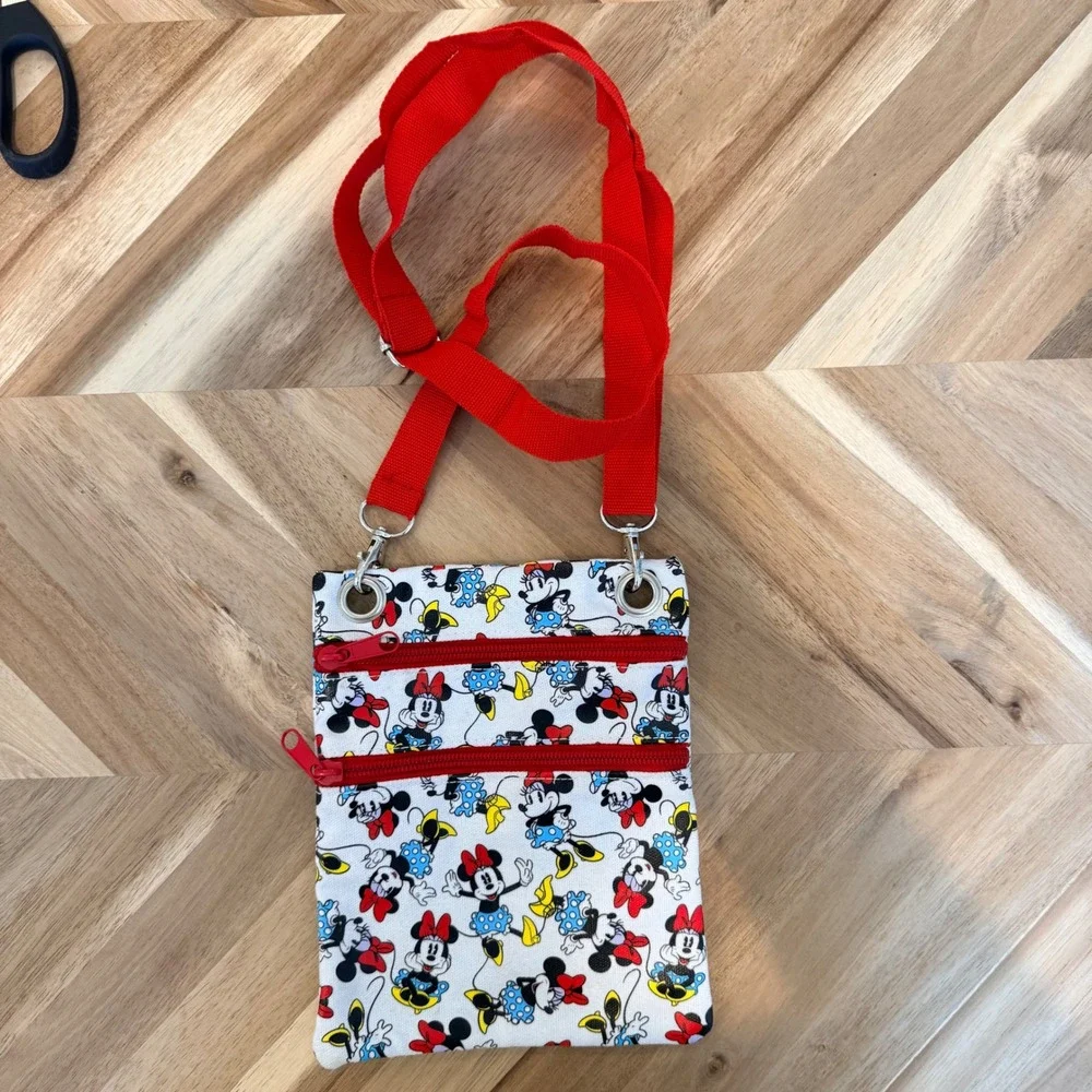 Disney Minnie Mouse Print Crossbody Bag Travel‎ Pouch Red White Blue NWOT